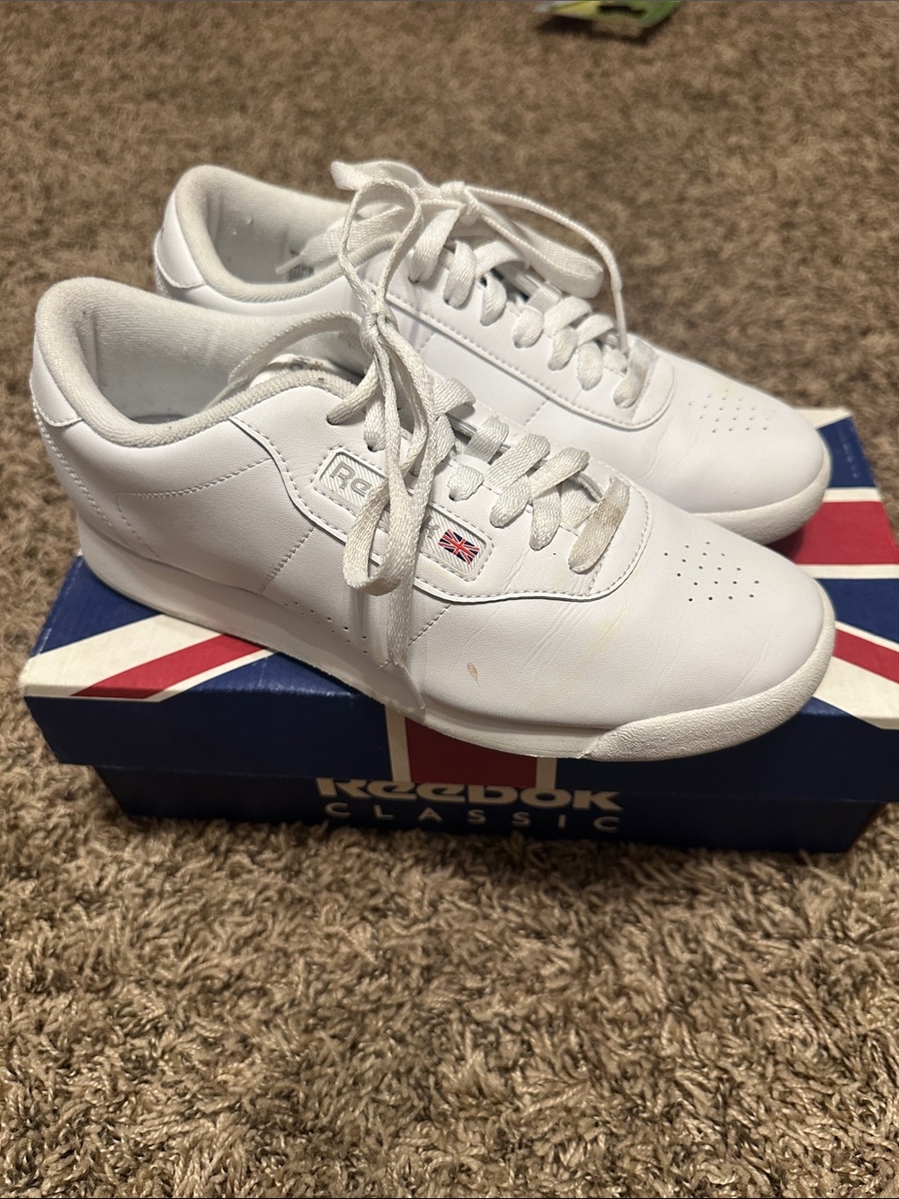 Reebok White Leather Women’s Low-Top Sneakers with Union Jack Tag
